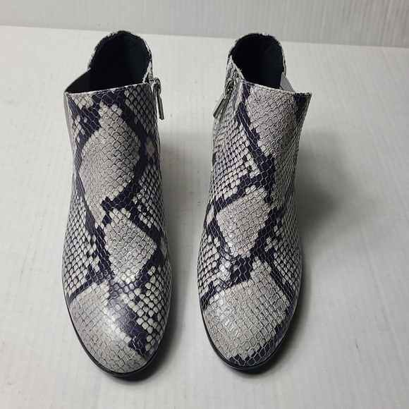 NEW MUNRO cate leather ankle booties - Picture 2 of 8